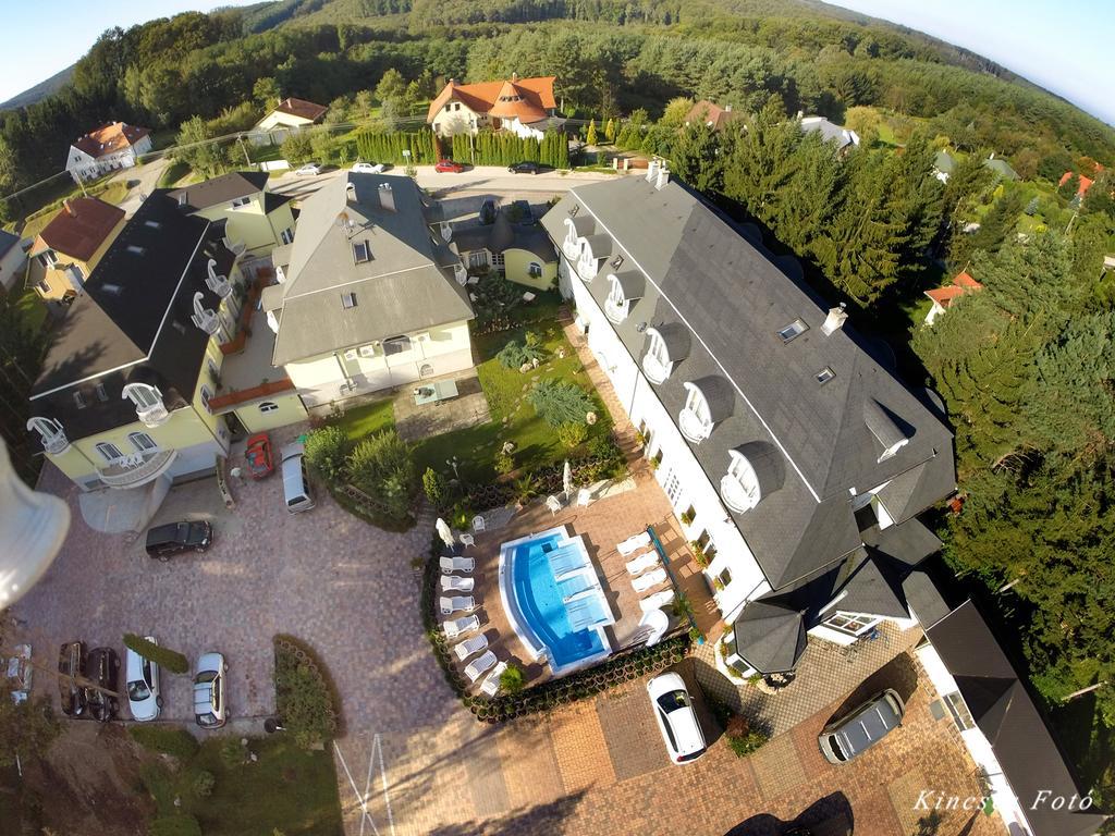 Gosztola Gyoengye-Az Erdo Szallodaja Exterior photo
